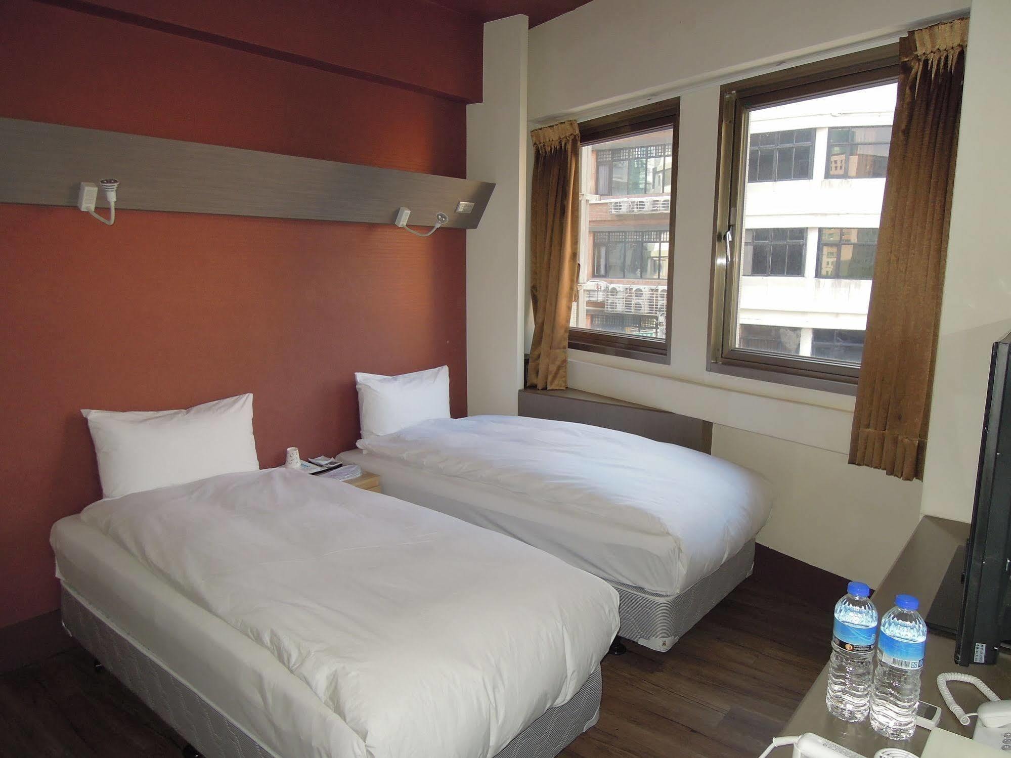 Galaxy Mini Inn Тайбей Екстер'єр фото